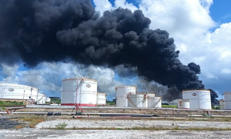 Cuba: Chưa tìm thấy 17 lính cứu hỏa mất tích trong vụ nổ khủng khiếp ở kho dầu - Ảnh 1.