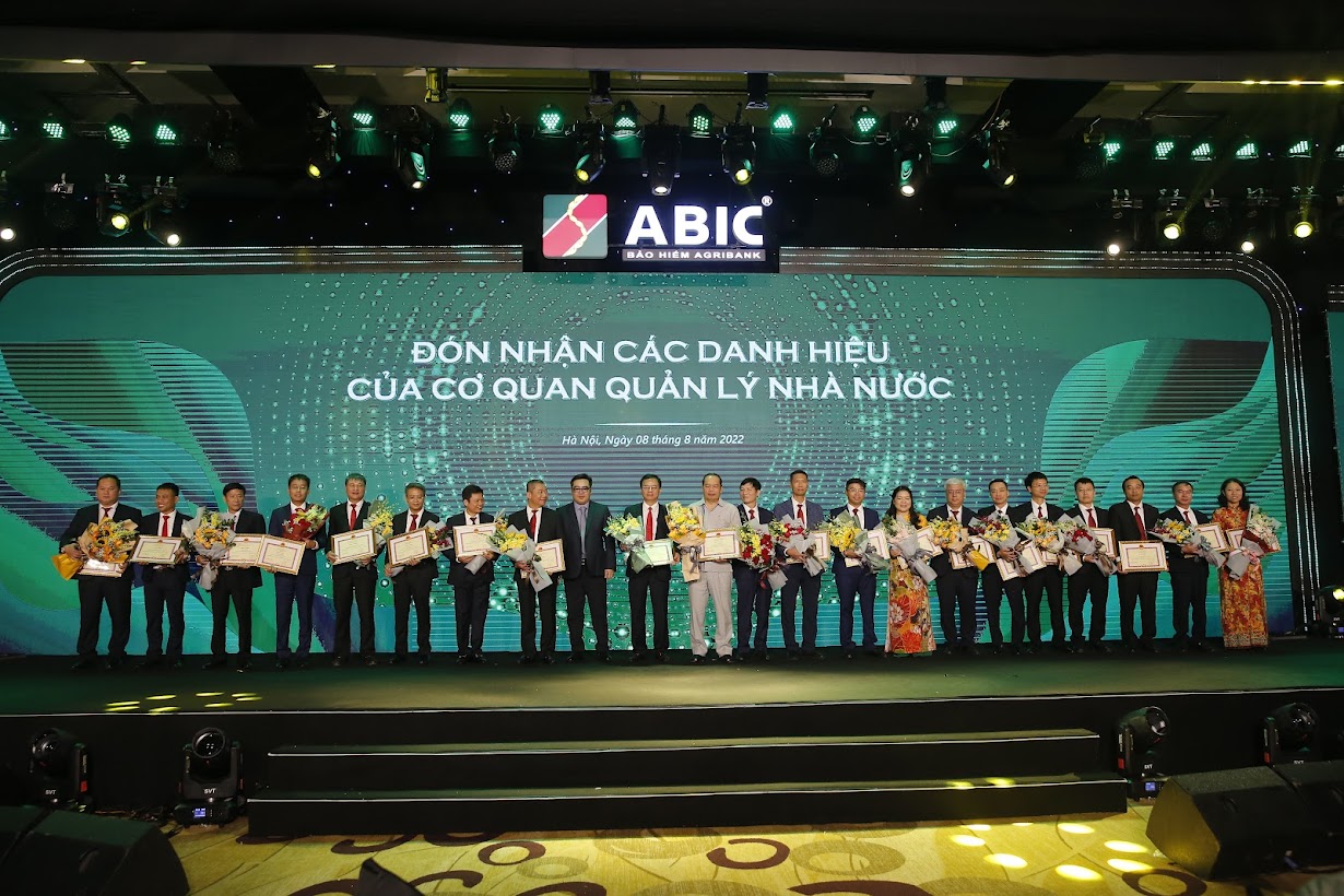 Bảo hiểm Agribank 15 năm xây dựng, phát triển: Tập thể và 21 cá nhân nhận bằng khen của Bộ trưởng Bộ Tài chính - Ảnh 6.