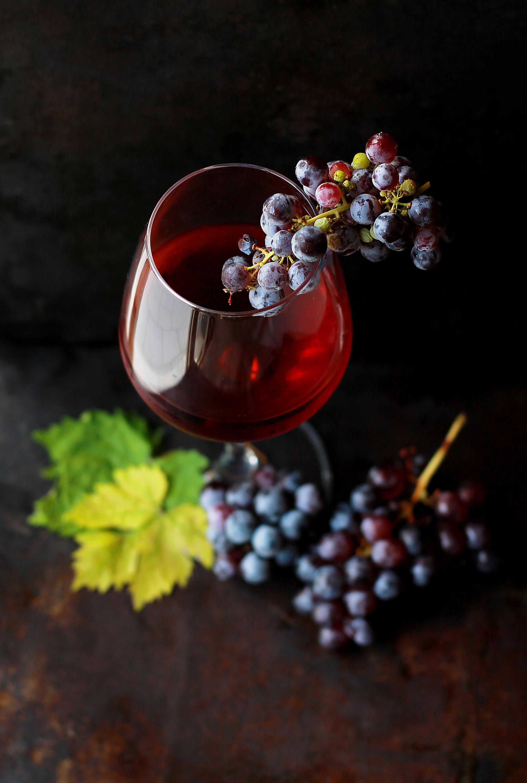 Lợi ích của rượu vang đỏ trong việc chăm sóc làn da - Ảnh 1.