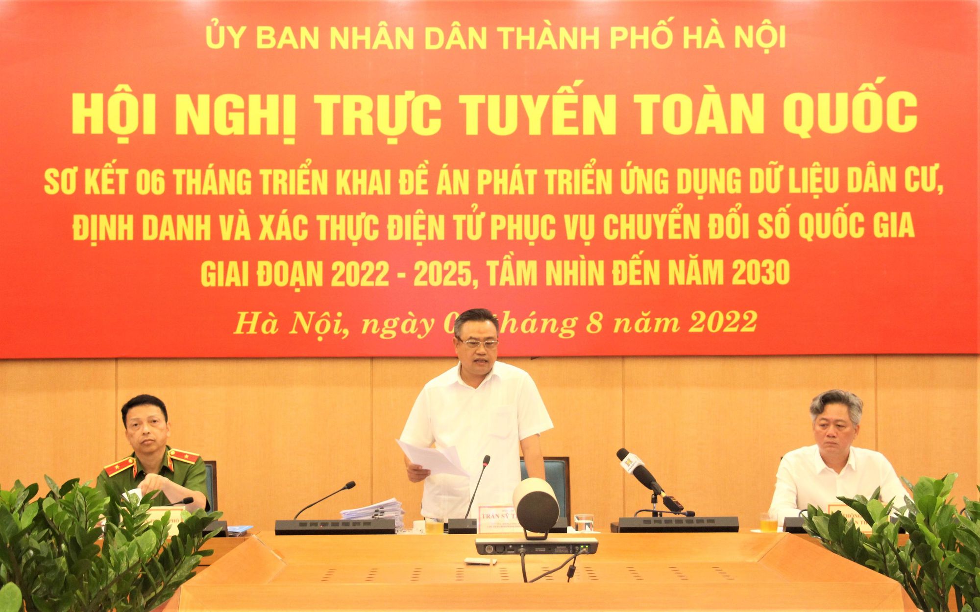 Chủ tịch Hà Nội Trần Sỹ Thanh &quot;than&quot; khó về việc thuê doanh nghiệp bưu chính công ích - Ảnh 1.