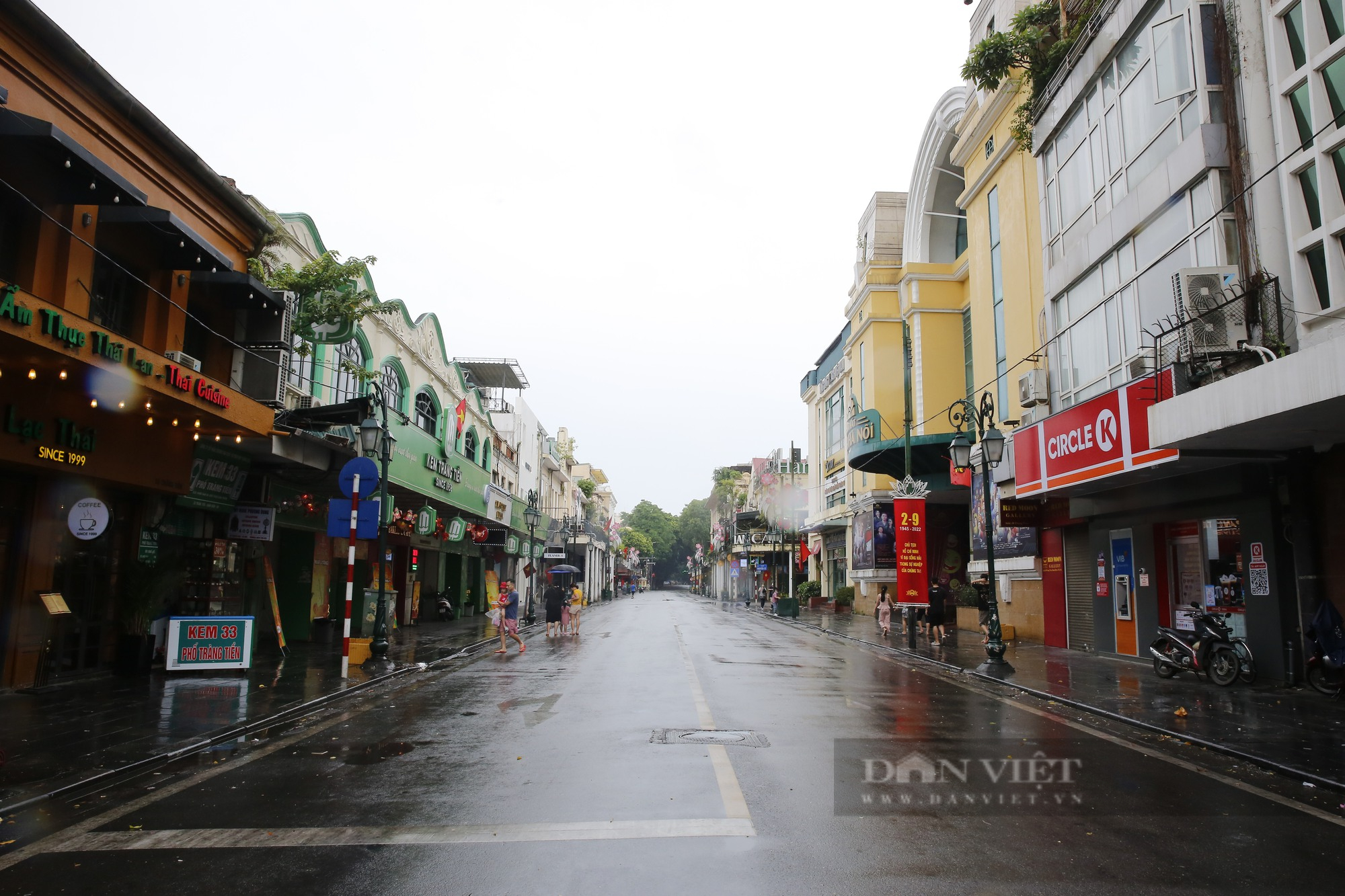 Đường phố Hà Nội vắng lặng ngày đầu nghỉ lễ Quốc khánh 2/9 - Ảnh 9.
