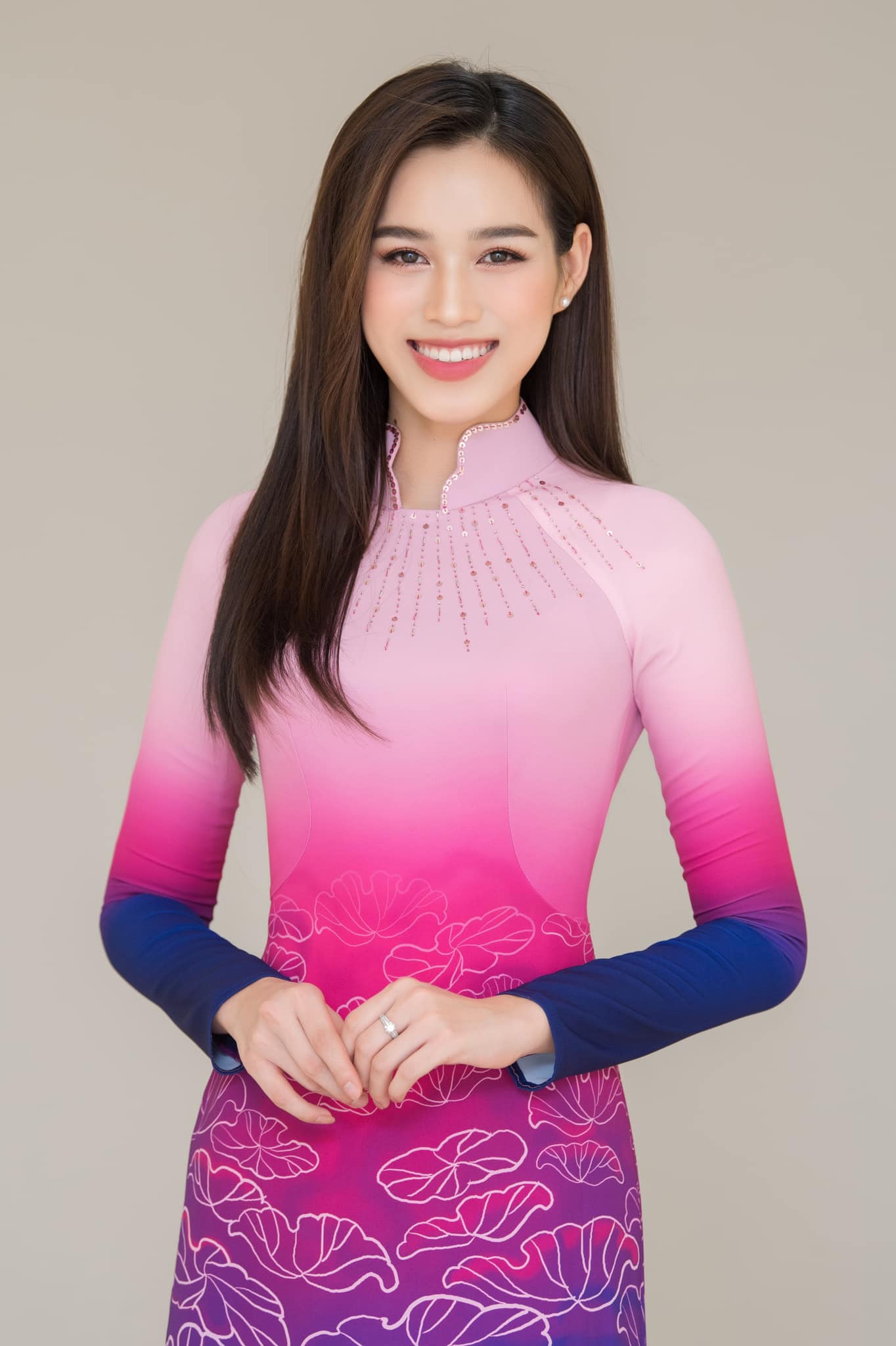 Hoa hậu Đỗ Thị Hà ghi điểm nhờ hành động đẹp trước Trung thu - Ảnh 6.