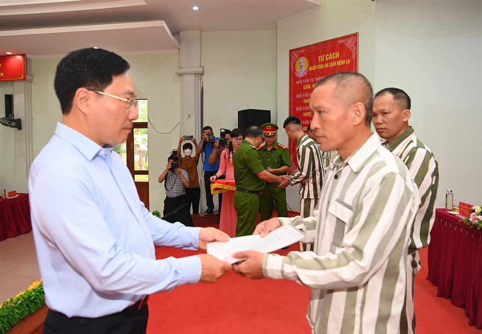 Phó Thủ tướng Phạm Bình Minh: Đặc xá là bước khởi đầu cho con đường hướng thiện - Ảnh 2.