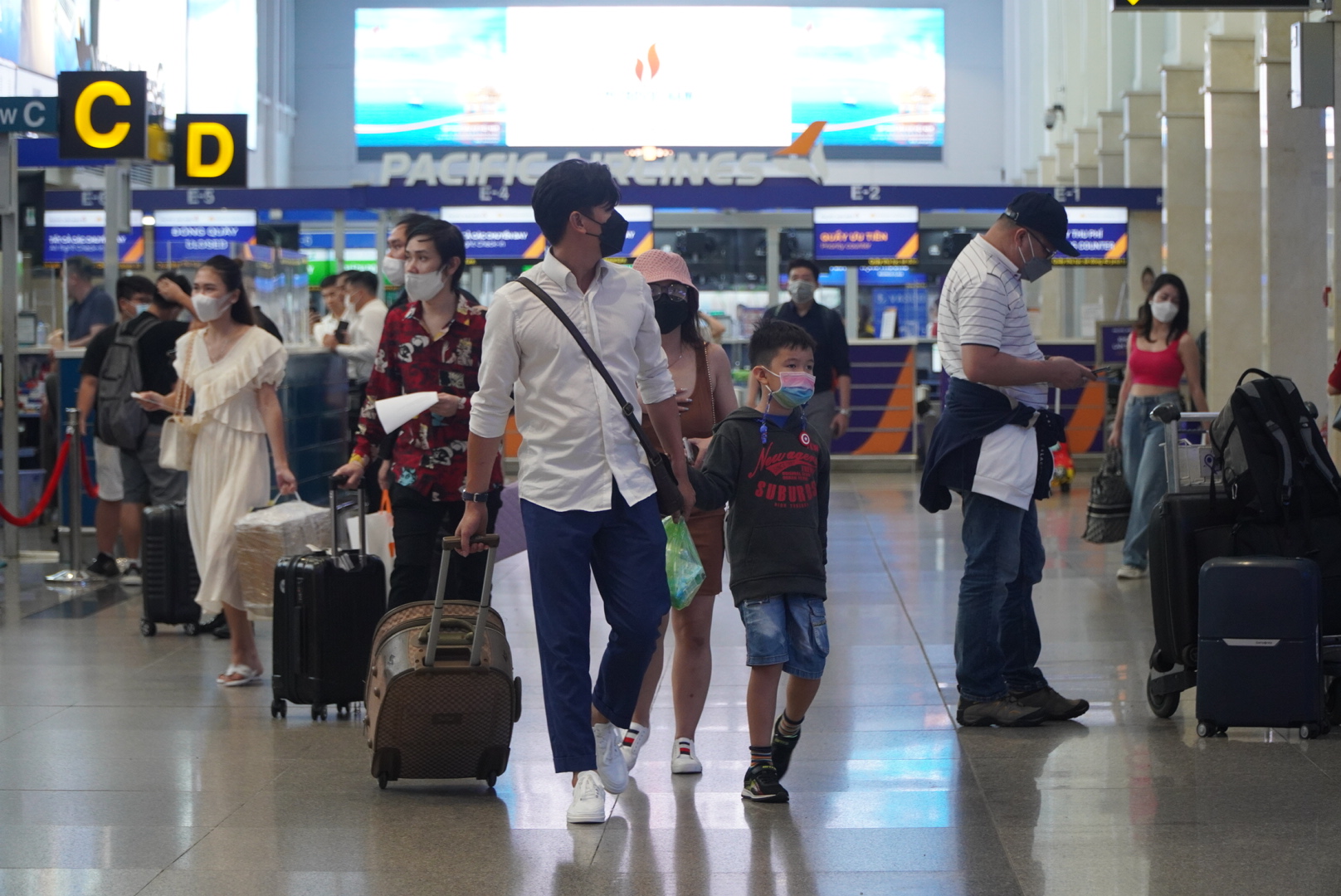 Khách bay quốc nội tăng vọt, sân bay Tân Sơn Nhất đón 3 triệu lượt khách dịp Tết - Ảnh 4.