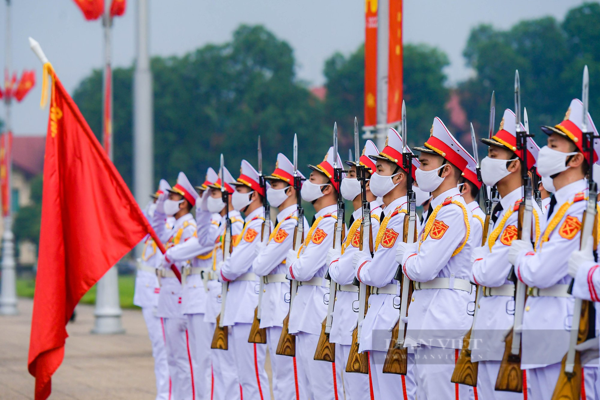 Lễ thượng cờ mừng Quốc khánh ở Lăng Chủ tịch Hồ Chí Minh - Ảnh 2.