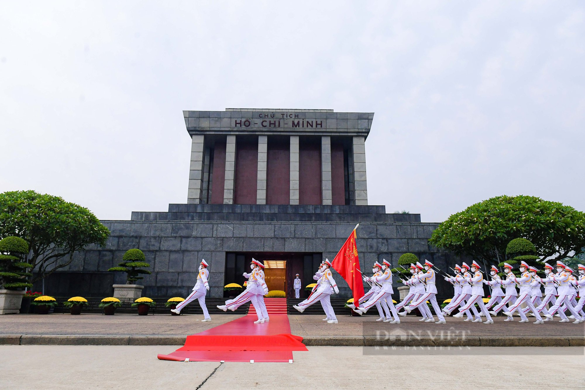 Lễ thượng cờ mừng Quốc khánh ở Lăng Chủ tịch Hồ Chí Minh - Ảnh 1.