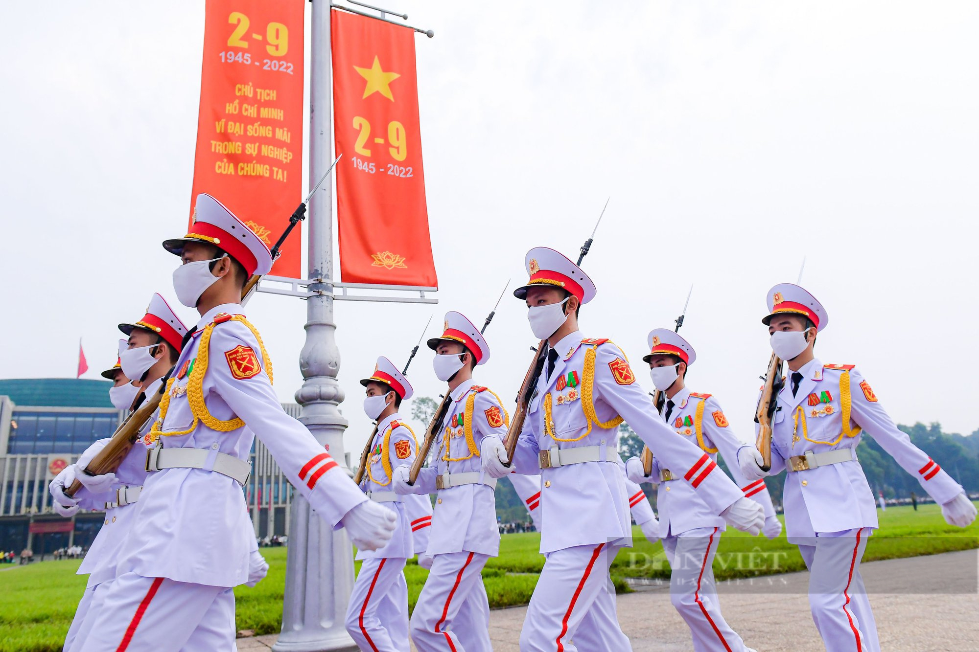 Lễ thượng cờ mừng Quốc khánh ở Lăng Chủ tịch Hồ Chí Minh - Ảnh 6.