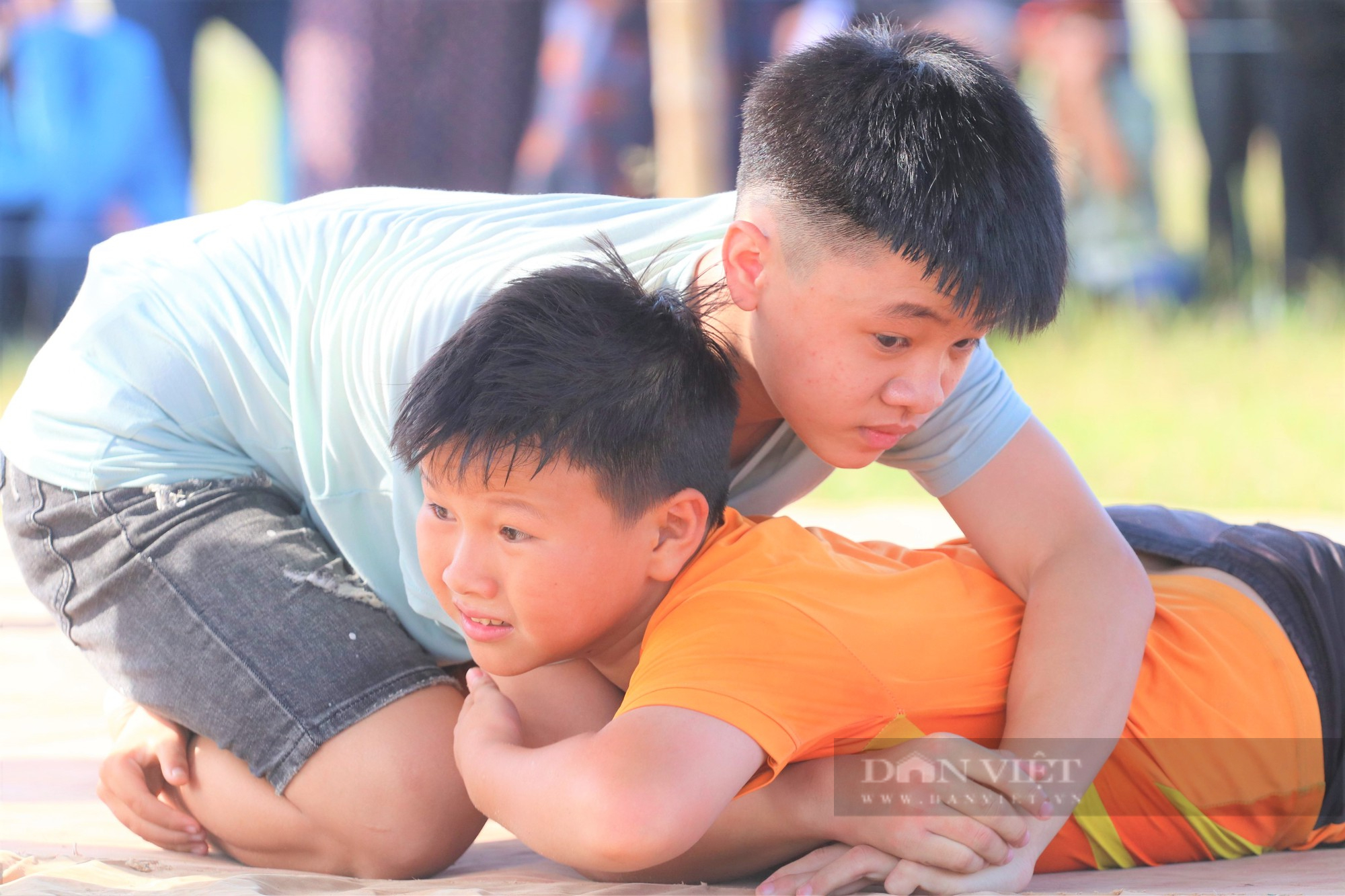 Hà Tĩnh: Trai làng đọ sức, tranh tài ở hội vật truyền thống chào mừng Quốc khánh 2/9 - Ảnh 4.