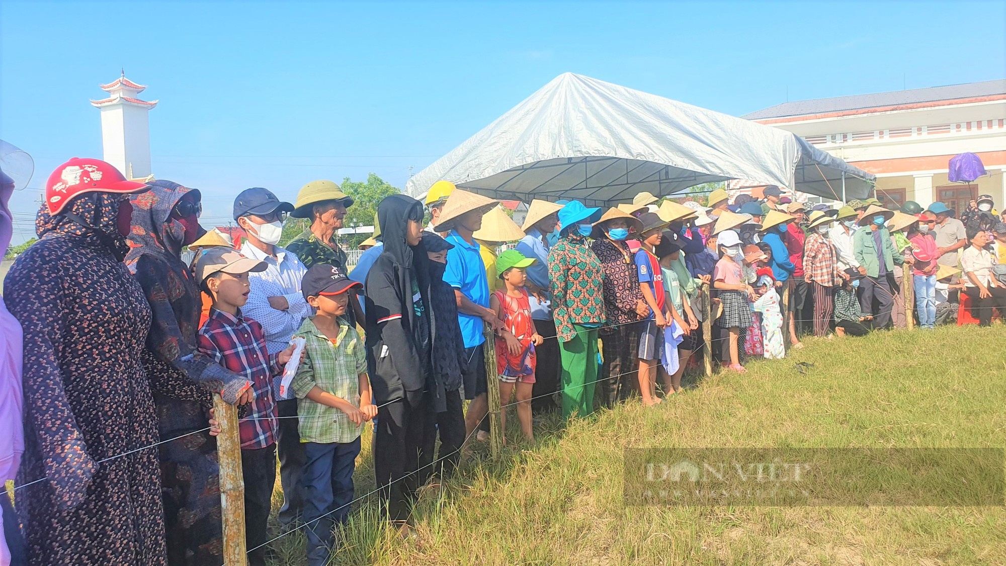 Hà Tĩnh: Trai làng đọ sức, tranh tài ở hội vật truyền thống chào mừng Quốc khánh 2/9 - Ảnh 5.