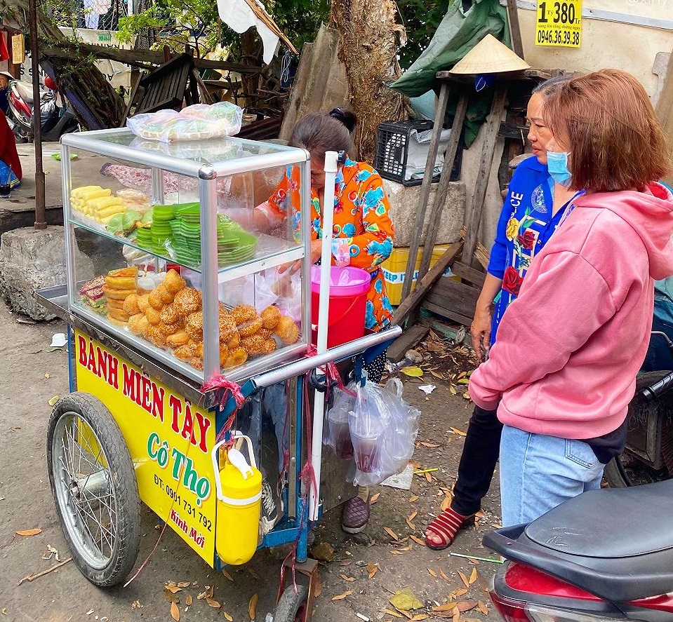 muốn ăn bánh miền Tây cứ tìm đến 5 xe đẩy bình dân này, đủ món lại ngon, bổ rẻ - Ảnh 12.