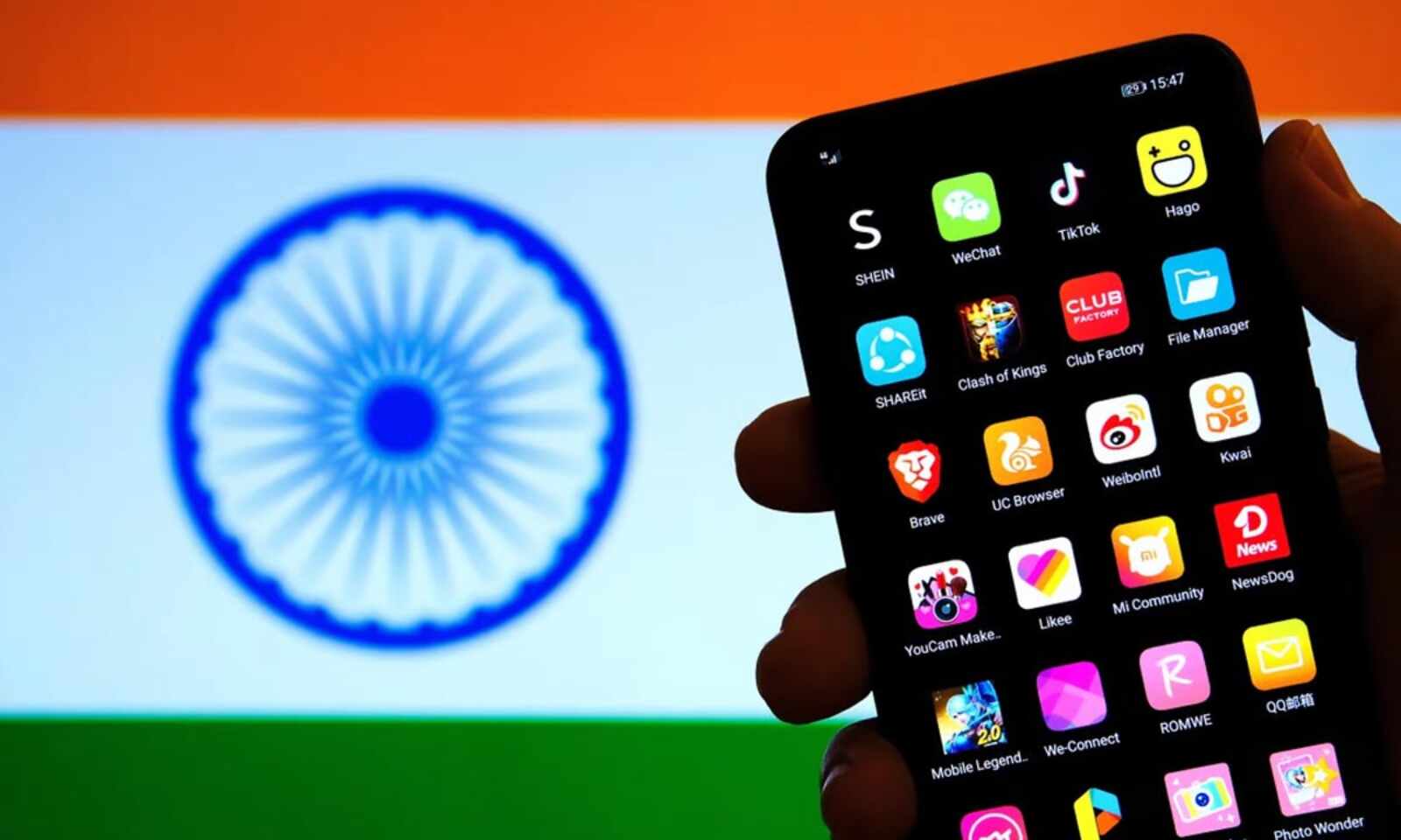 Ấn Độ có kế hoạch bắt buộc các ứng dụng cho vay nào được phép xuất hiện trên các cửa hàng ứng dụng ở nước này, đây là bước mới nhất trong một loạt các bước gần đây của thị trường internet lớn thứ hai thế giới, nhằm truy quét những người cho vay sơ sài và phi đạo đức. Ảnh: @AFP.