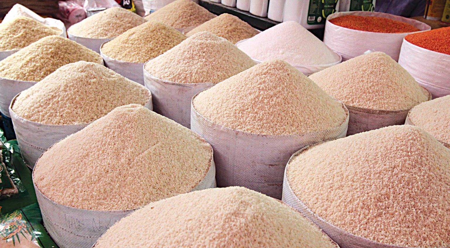 Ấn Độ đột ngột cấm xuất khẩu tấm, Việt Nam có thể hưởng lợi nhờ giá gạo tăng - Ảnh 1.