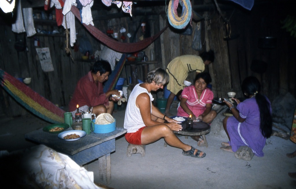 Lạ lùng, vùng đất người dân từ chối dùng đồ hiện đại, sống với công cụ thô sơ - Ảnh 3.