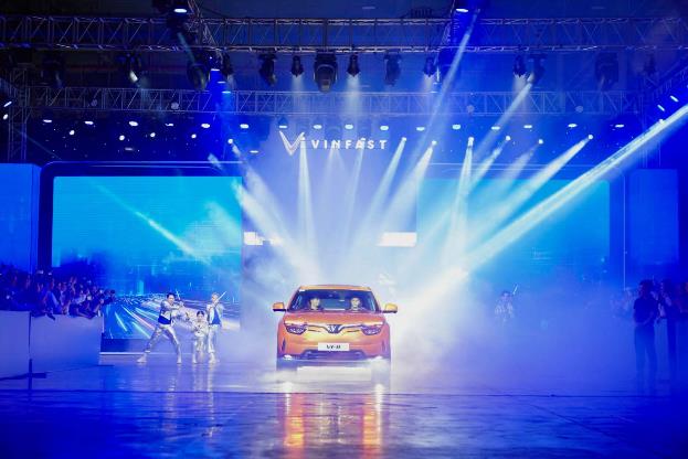 VINFAST bàn giao 100 ô tô điện vf 8 đầu tiên, chuẩn bị xuất khẩu ra quốc tế - Ảnh 2.