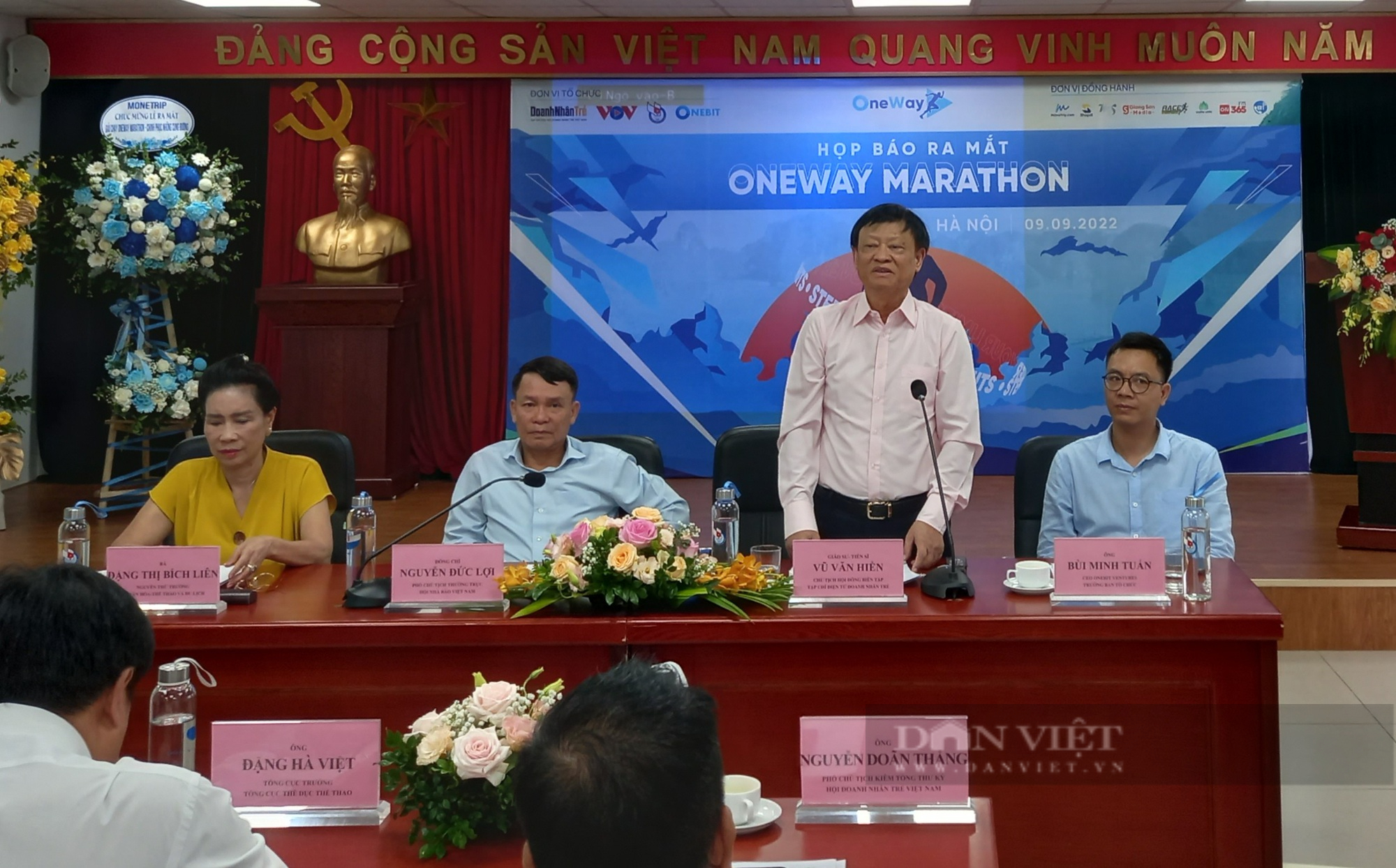 Giải chạy Oneway marathon: Hơn 10 nghìn người chinh  cung đường ven biển đẹp nhất miền Bắc - Ảnh 1.