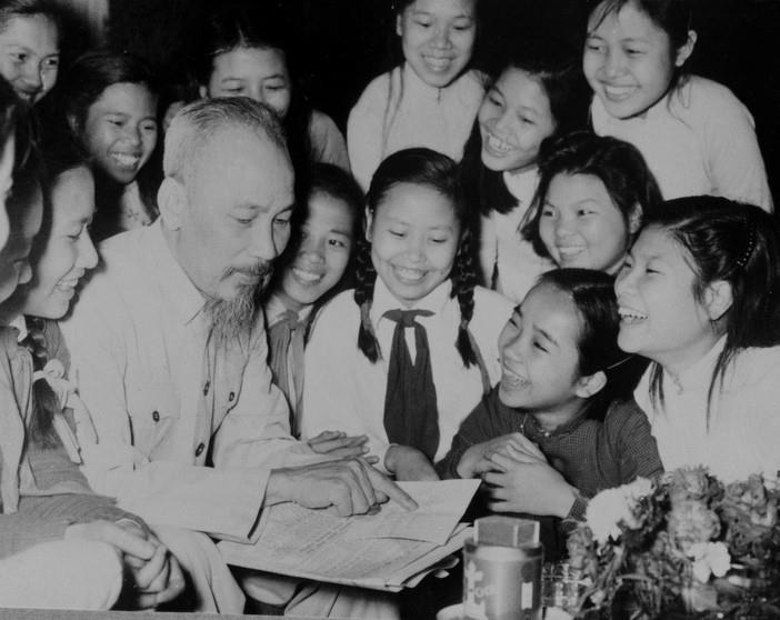 Kỷ niệm 35 năm UNESCO tôn vinh Chủ tịch Hồ Chí Minh: Một nghị quyết không có phiếu trắng, phiếu chốn - Ảnh 1.