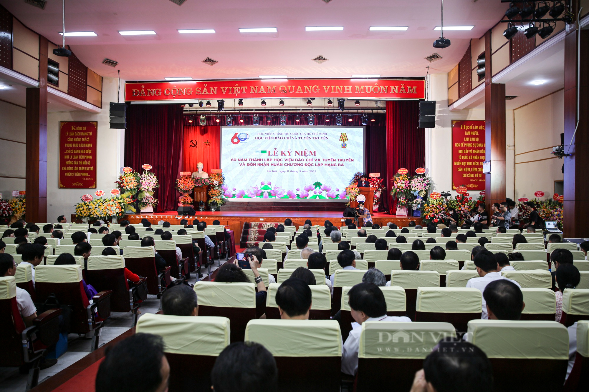 Lãnh đạo Đảng, Nhà nước tới dự Lễ kỷ niệm 60 năm thành lập Học viện Báo chí và Tuyên truyền - Ảnh 2.