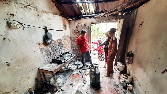 Cháy khí gas trong nhà bếp khi nấu cỗ, 3 người bị bỏng nặng - Ảnh 1.