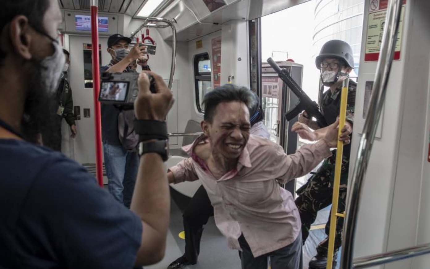 Trải nghiệm “độc lạ” cùng chuyến tàu “xác sống” ở Indonesia