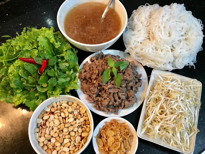 Bún bò Nam Bộ ngon khó cưỡng cho những ngày ngán cơm - Ảnh 4.