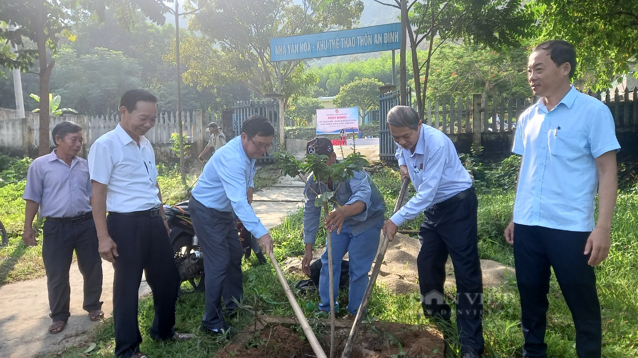 Đà Nẵng: Hội Nông dân Hòa Bắc phát động “Đoạn đường an toàn giao thông nông thôn” năm 2022 - Ảnh 1.