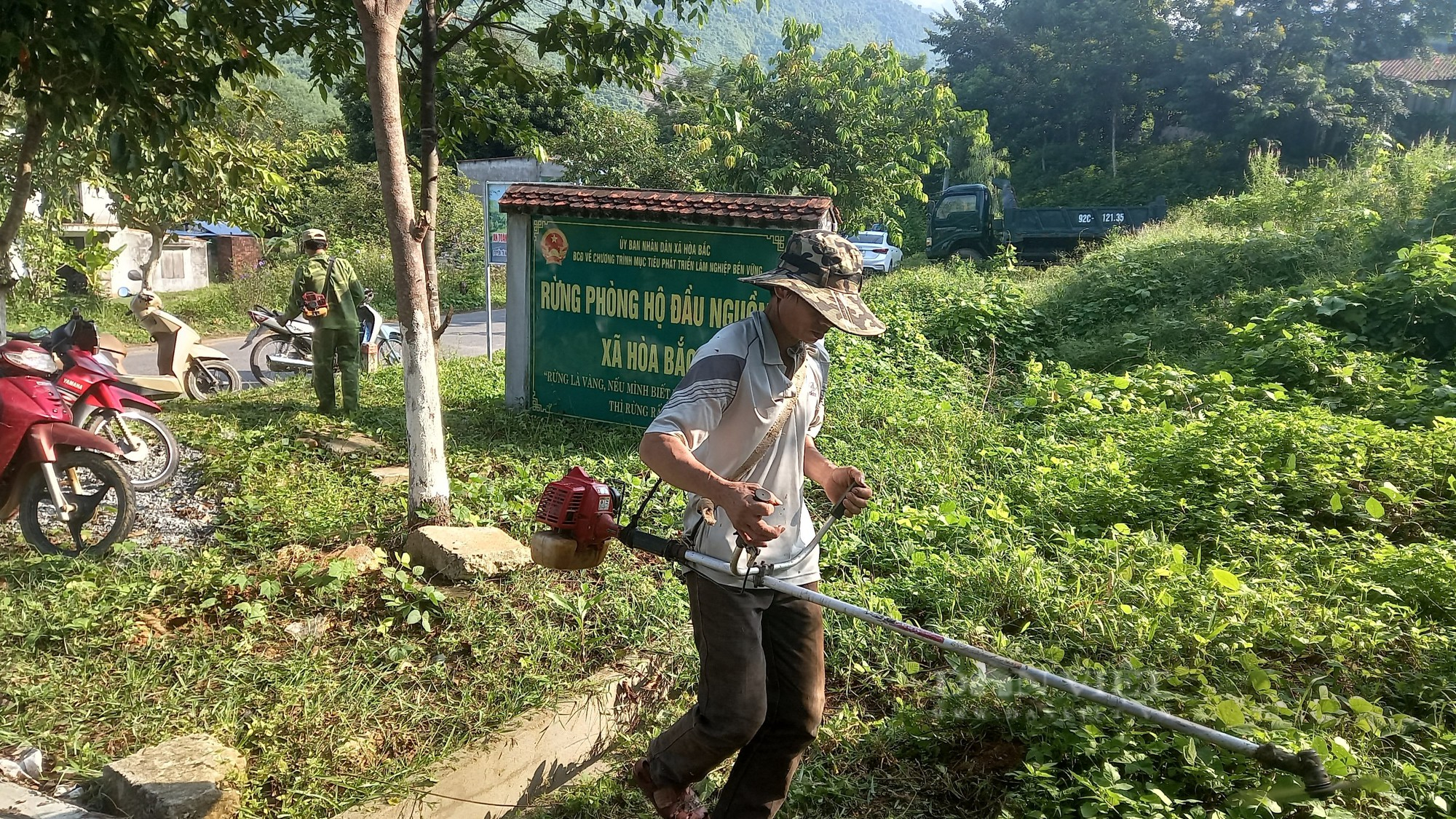 Đà Nẵng: Hội Nông dân Hòa Bắc phát động “Đoạn đường an toàn giao thông nông thôn” năm 2022 - Ảnh 2.