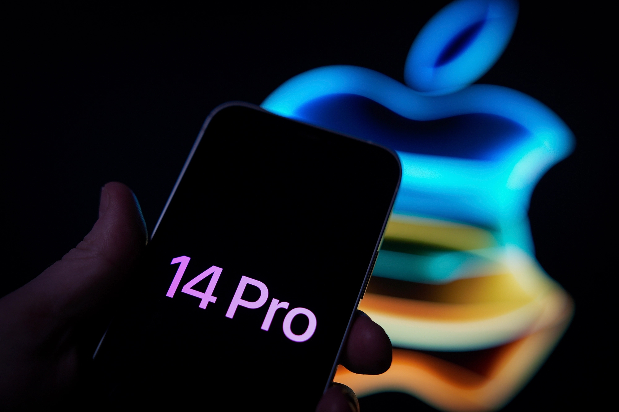 IPhone 14, iPhone 14 Pro và iPhone 14 Pro Max hiện đã có sẵn để đặt hàng trước cùng với iPhone 14 Plus sẽ ra mắt vào tháng sau. Ảnh: @AFP.