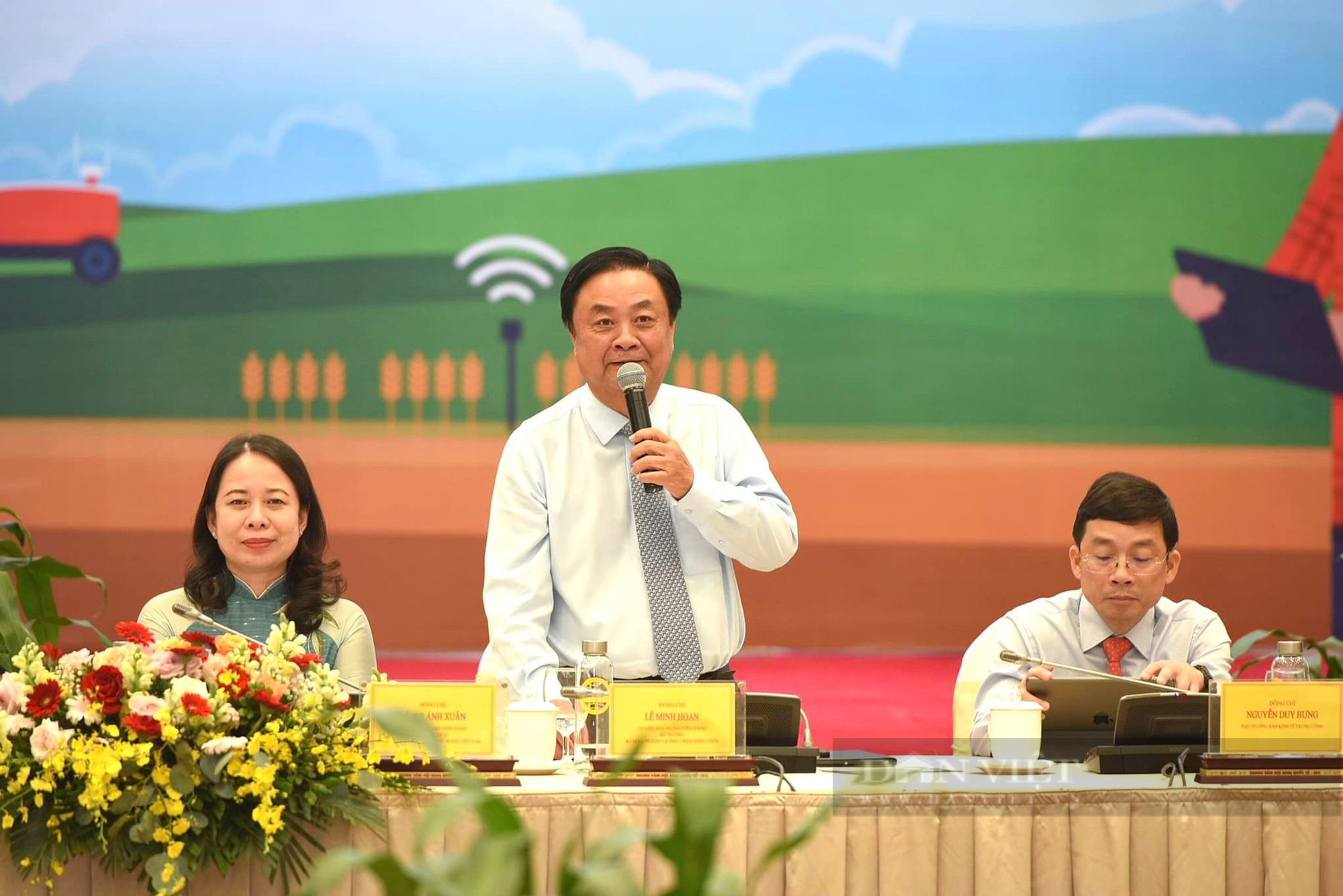 Bộ trưởng Lê Minh Hoan: Nông dân ngày nay không chỉ bán xoài, sầu riêng, mà là bán &quot;chính mình&quot; - Ảnh 1.