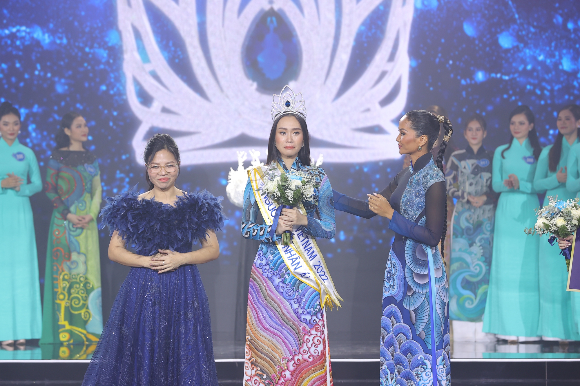 Tân Hoa hậu Miss Peace Vietnam 2022 từng mắc chứng khó đọc, suy dinh dưỡng nặng - Ảnh 1.