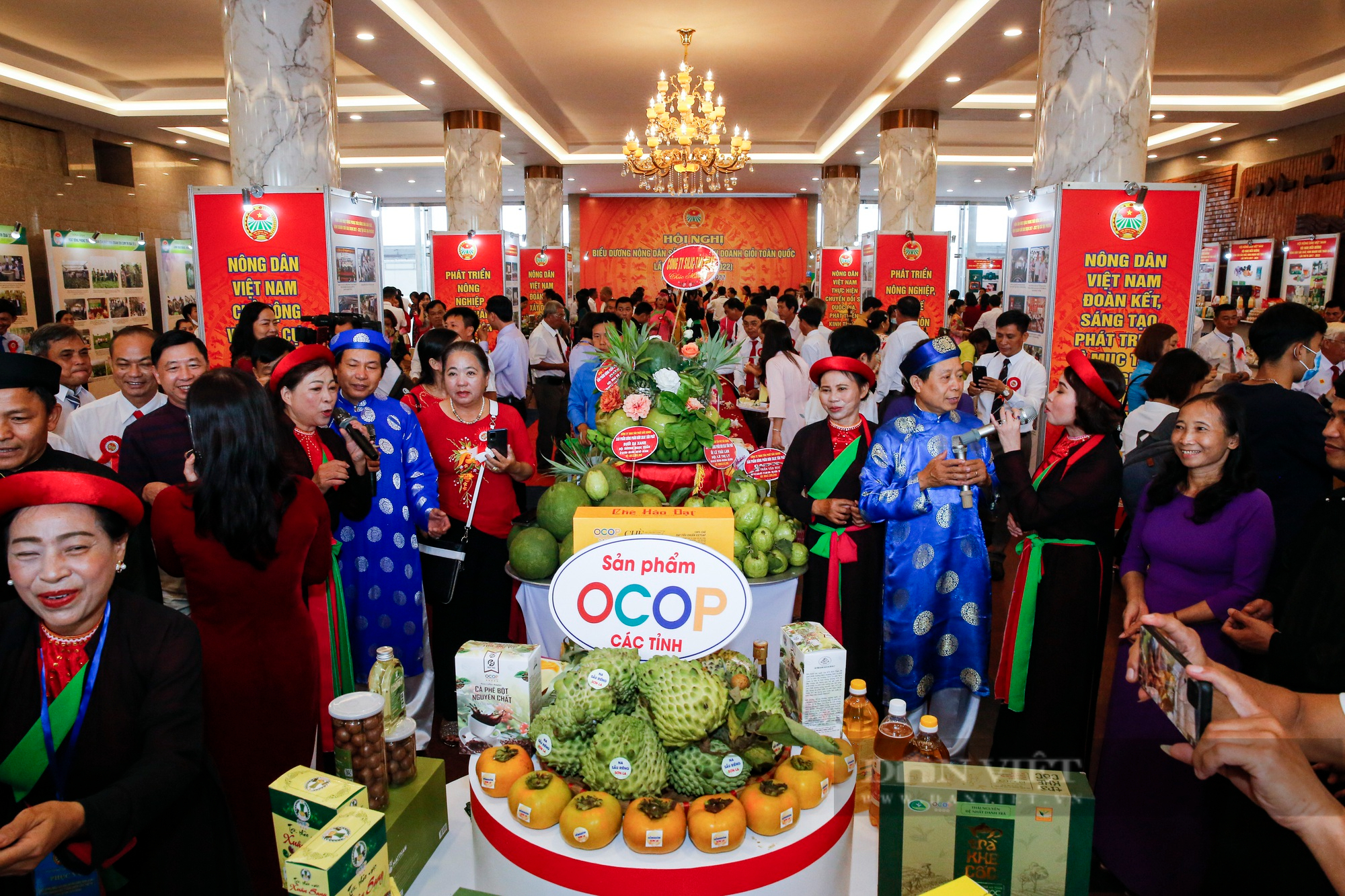 Hàng loạt sản phẩm OCOP, trái cây, nông sản đặc biệt xuất hiện tại Hà Nội - Ảnh 1.