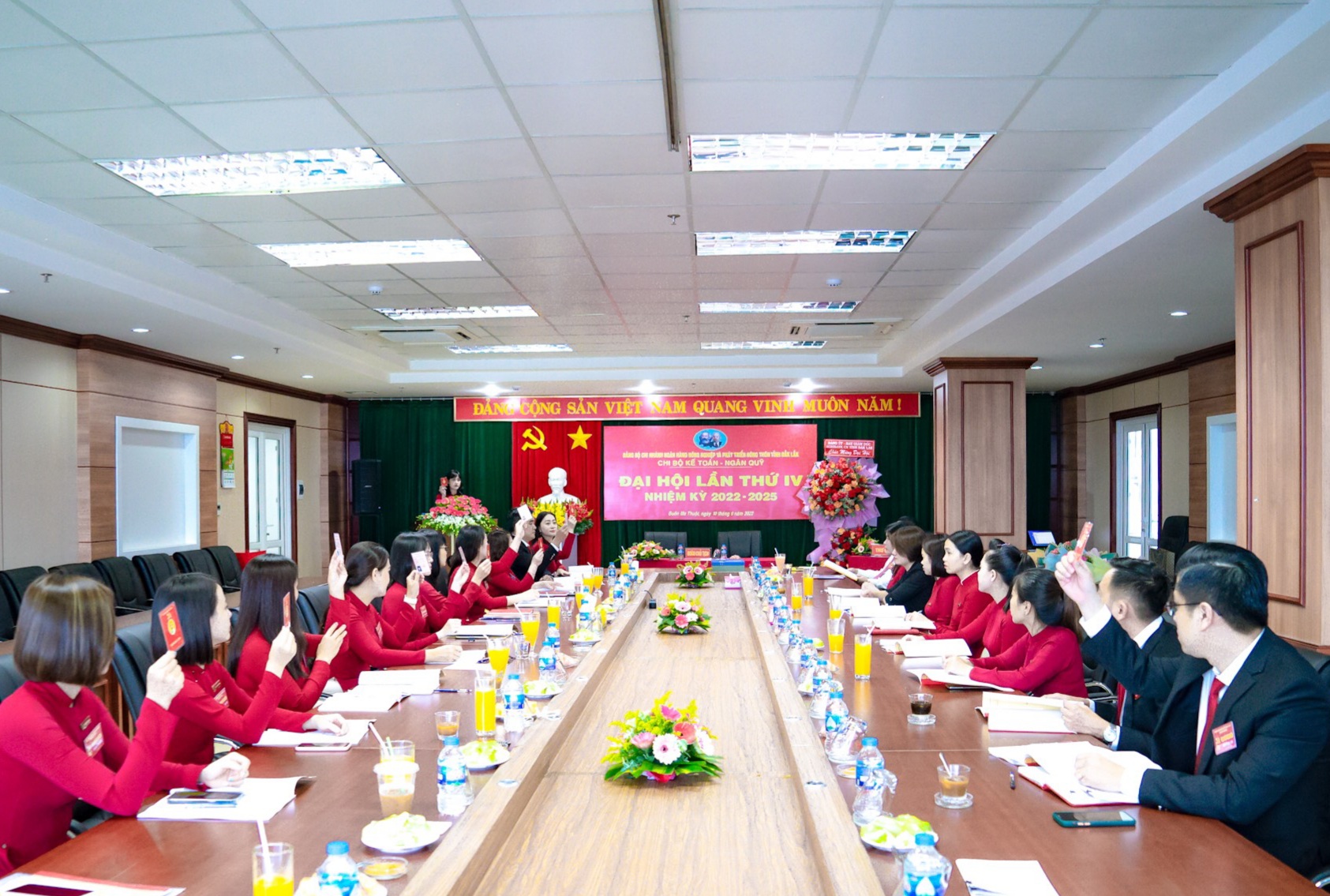 Đảng bộ Agribank Đắk Lắk tổ chức thành công đại hội các chi bộ trực thuộc nhiệm kỳ 2022-2025 - Ảnh 1.