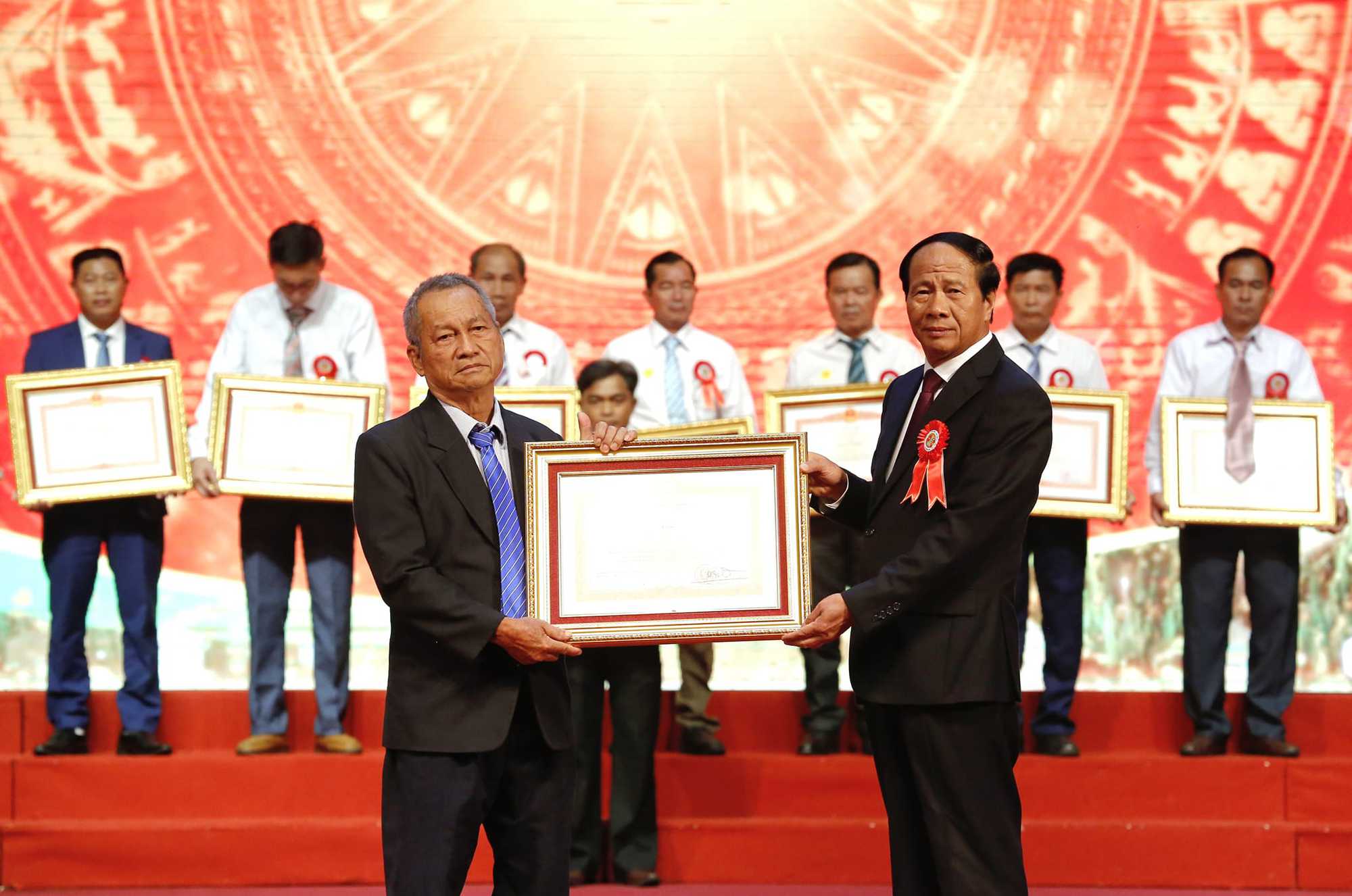 Trao tặng Bằng khen của Thủ tướng Chính phủ cho 27 nông dân sản xuất kinh doanh giỏi - Ảnh 3.