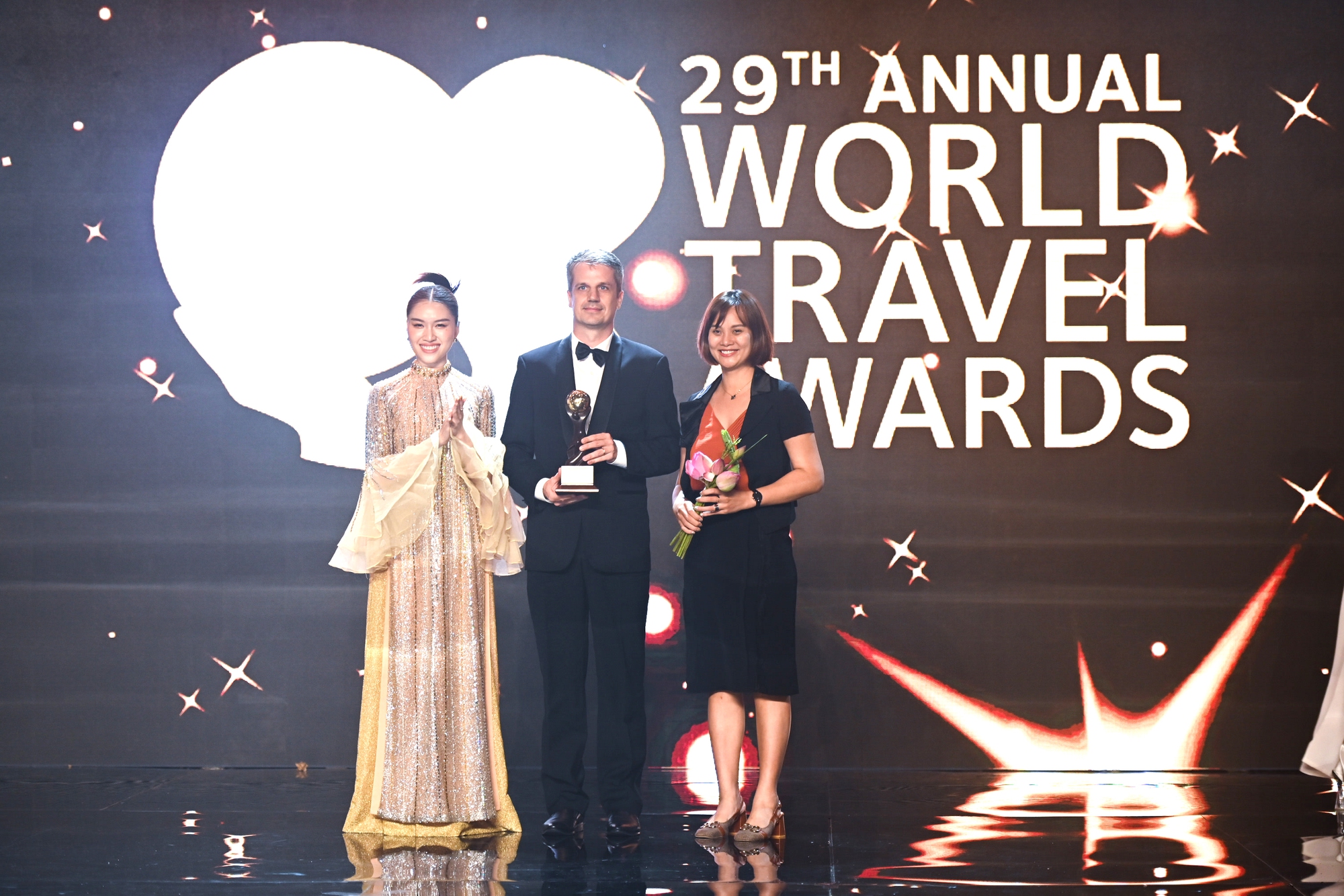 FLC Hotels & Resorts tiếp tục giành ‘cú đúp’ tại giải thưởng danh giá World Travel Awards 2022 - Ảnh 1.