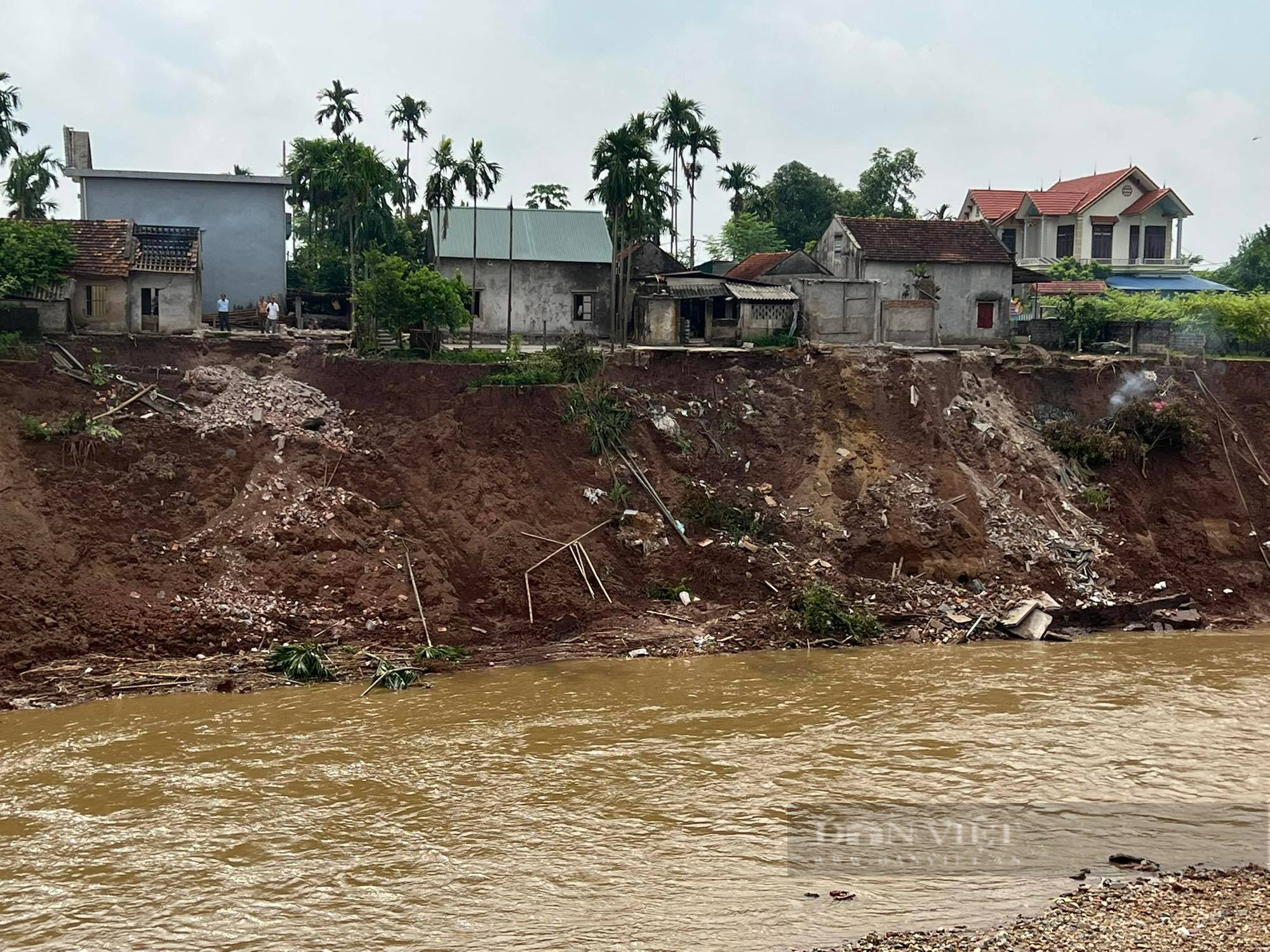 Sạt lở nghiêm trọng đang “bủa vây” Phú Thọ - Ảnh 5.