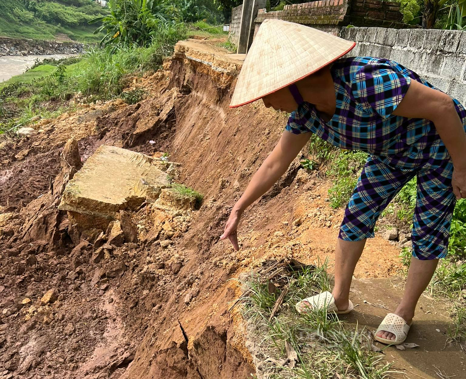 Sạt lở nghiêm trọng đang “bủa vây” Phú Thọ - Ảnh 3.