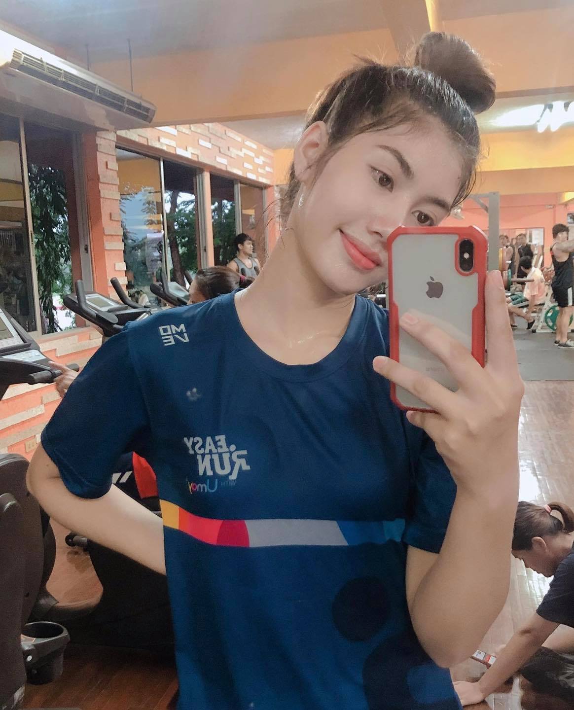 Nhan sắc hot girl bóng chuyền Thái Lan giải nghệ ở tuổi đôi mươi giống Thu Huyền - Ảnh 7.