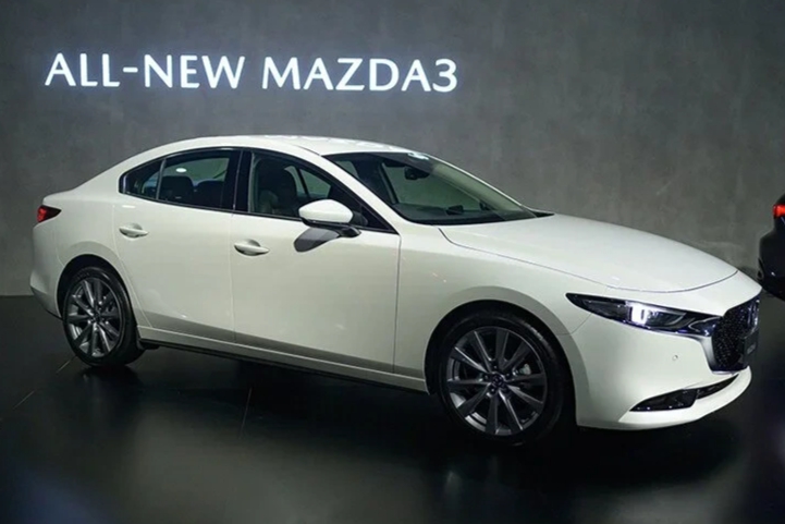 Mazda3 phiên bản 2.0L dừng bán, Civic RS và K3 Turbo thêm rộng cửa - Ảnh 1.