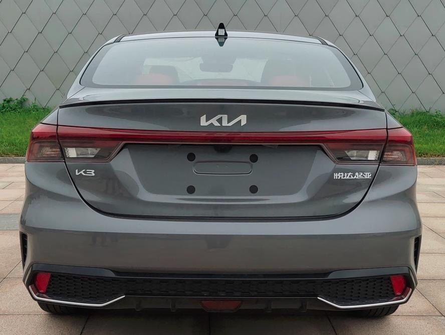 Ngắm KIA K3 2023 nâng cấp ngoài đời thực: Diện mạo nam tính, thách thức Honda Civic - Ảnh 3.