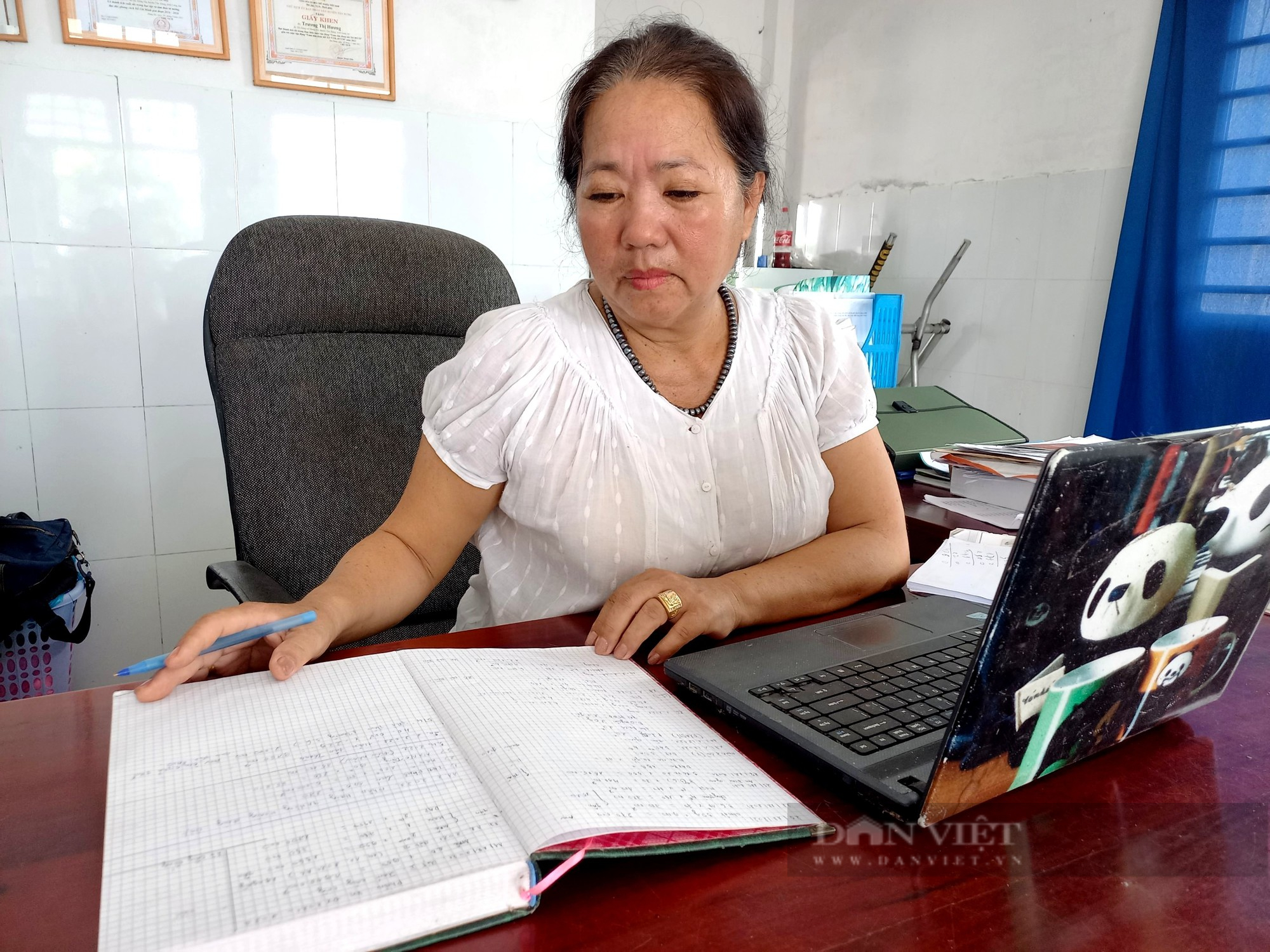 Nữ nông dân vùng biên cơ giới hóa trồng lúa bạt ngàn là Nông dân Việt Nam xuất sắc 2022 - Ảnh 4.