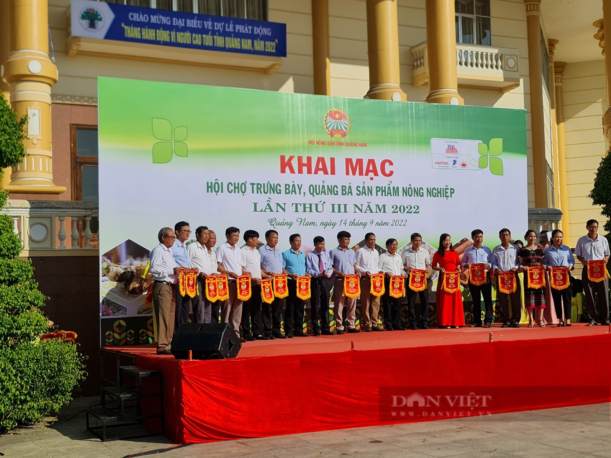 Phó Chủ tịch Trung ương Hội Nông dân Việt Nam Đinh Khắc Đính khai mạc hội chợ nông sản ở Quảng Nam - Ảnh 8.