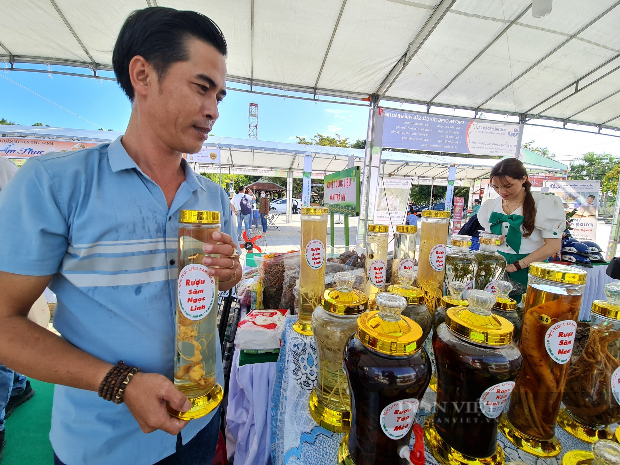 Phó Chủ tịch Trung ương Hội Nông dân Việt Nam Đinh Khắc Đính khai mạc hội chợ nông sản ở Quảng Nam - Ảnh 6.