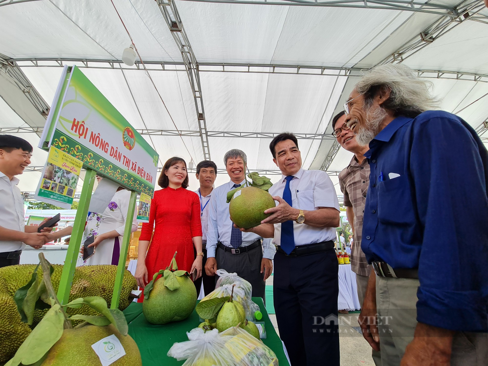 Phó Chủ tịch Hội Nông dân Việt Nam Đinh Khắc Đính khai mạc hội chợ nông sản ở Quảng Nam- Ảnh 4.