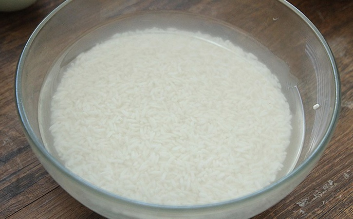 Nấu cơm chỉ cho nước thật thiếu sót, thêm 2 nguyên liệu này hạt trắng thơm căng bóng, mềm dẻo - Ảnh 3.