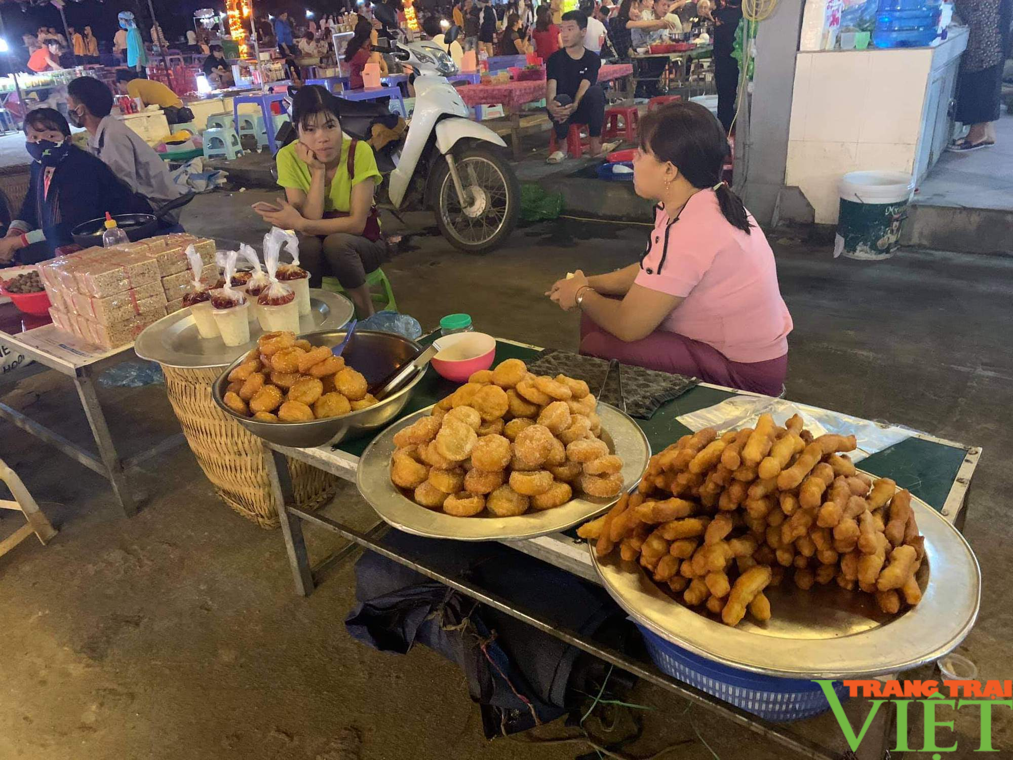 Người dân thành phố Lai Châu nâng cao thu nhập từ chợ đêm San Thàng - Ảnh 3.