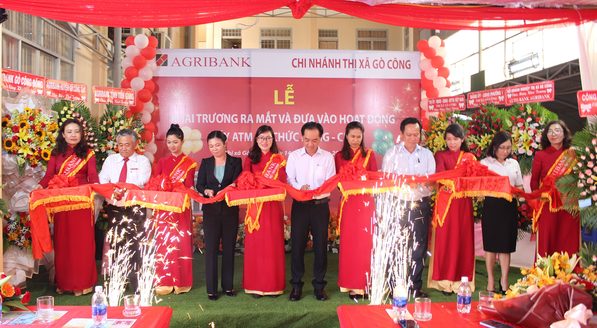 Agribank Tiền Giang đưa vào hoạt động CDM thứ 6 tại TX Gò Công - Ảnh 1.