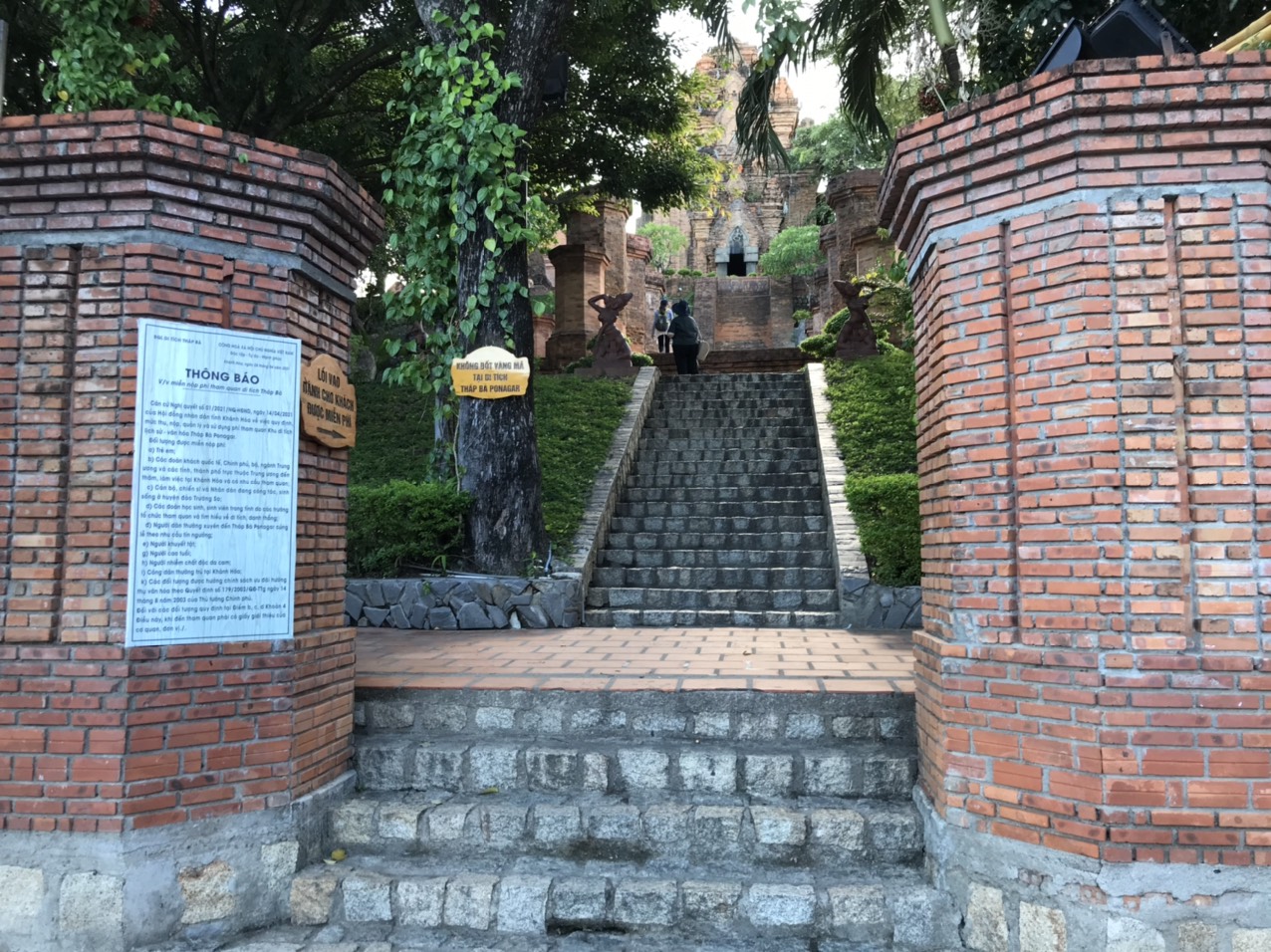 Công trình kiến trúc Tháp Bà Ponagar Nha Trang, điểm đến lý tưởng  - Ảnh 3.