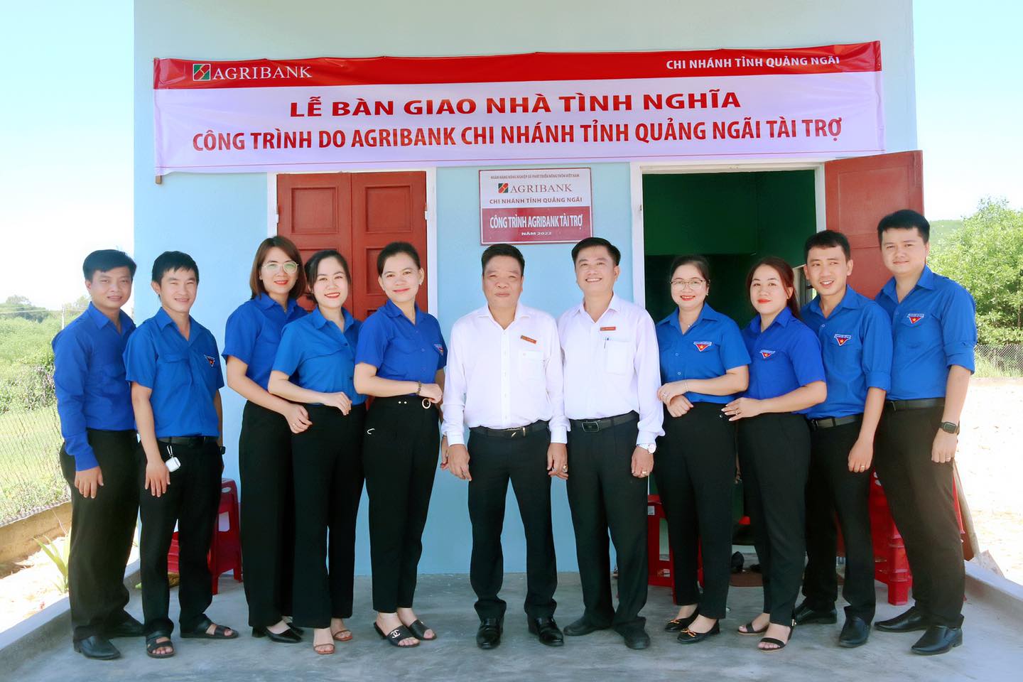 Agribank Quảng Ngãi trao nhà tình nghĩa cho gia đình có hoàn cảnh khó khăn - Ảnh 3.