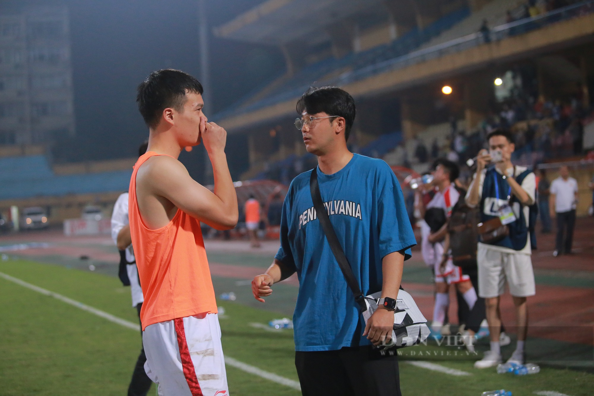 Trợ lý HLV Park Hang-seo lo lắng khi thấy Hoàng Đức bị chấn thương - Ảnh 6.