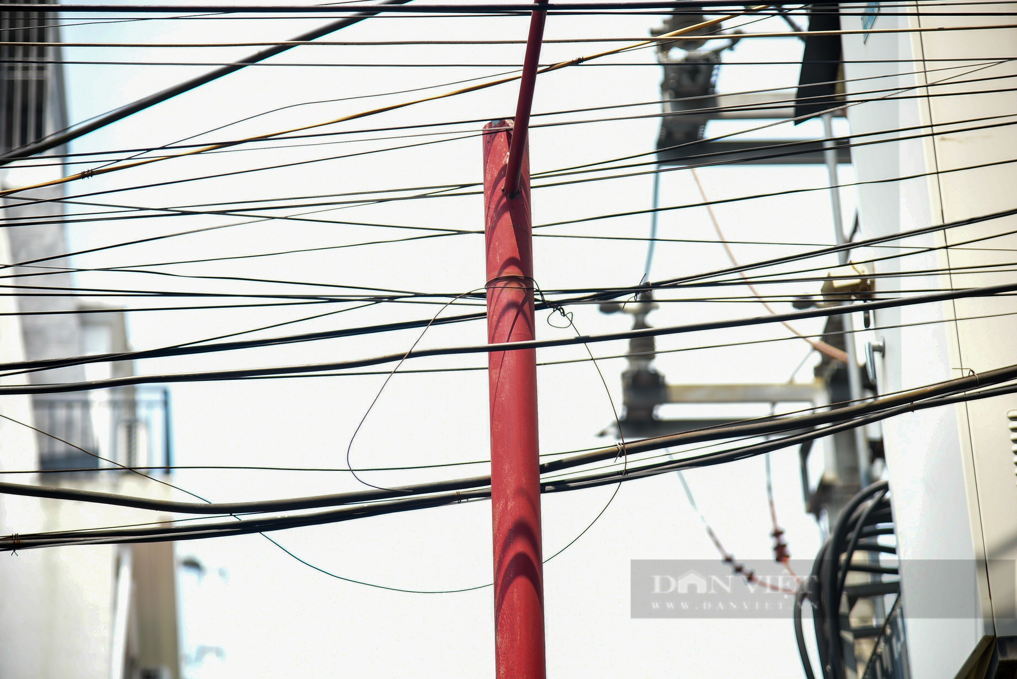 Hình ảnh lộn xộn, nhếch nhác tại tuyến phố kiểu mẫu ở Hà Nội - Ảnh 7.