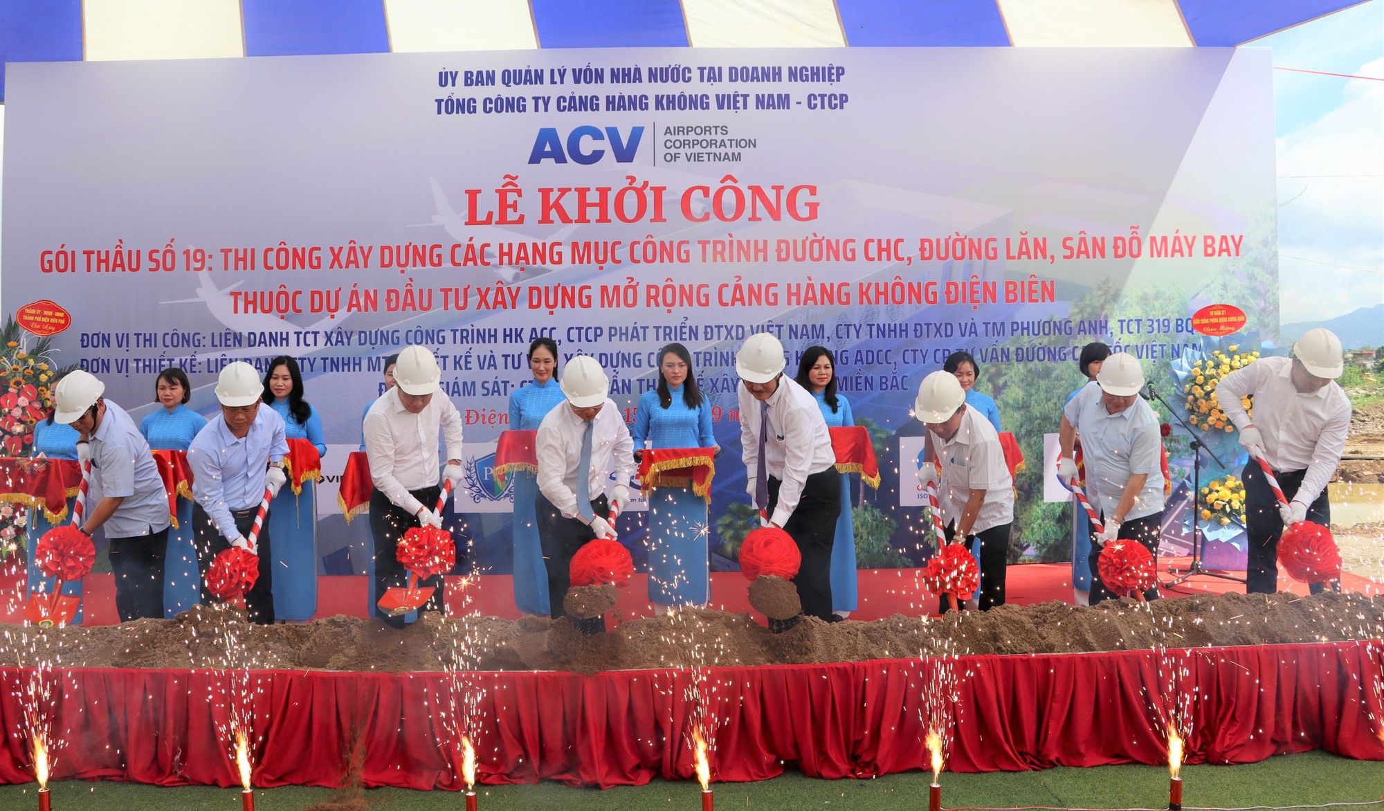 Thi công xây dựng các hạng mục công trình đường CHC, đường lăn, sân đỗ máy bay mở rộng Cảng hàng không Điện Biên - Ảnh 3.